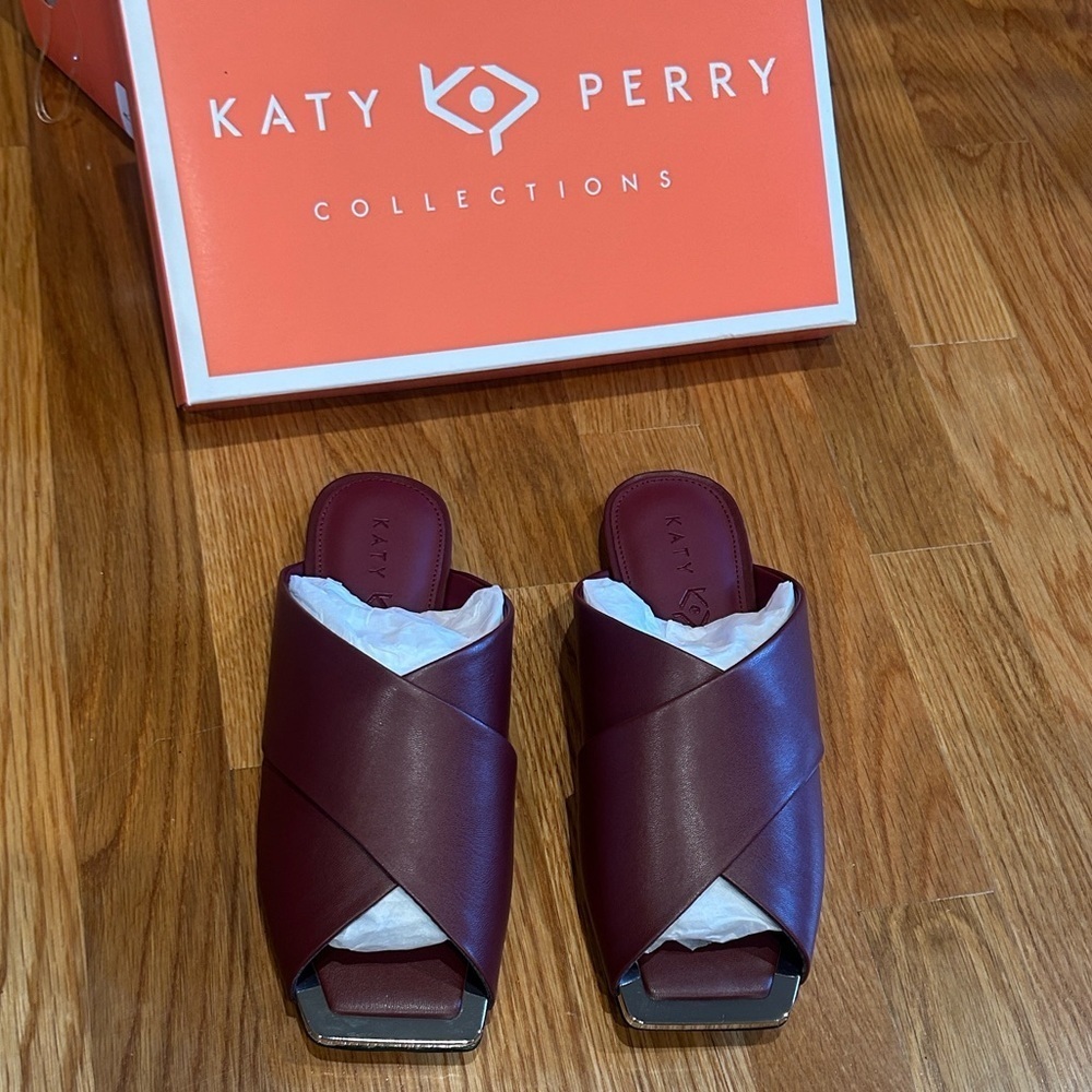 Katy Perry Collections Burgundy Merlot flat crossover Sandals size 8.5 new